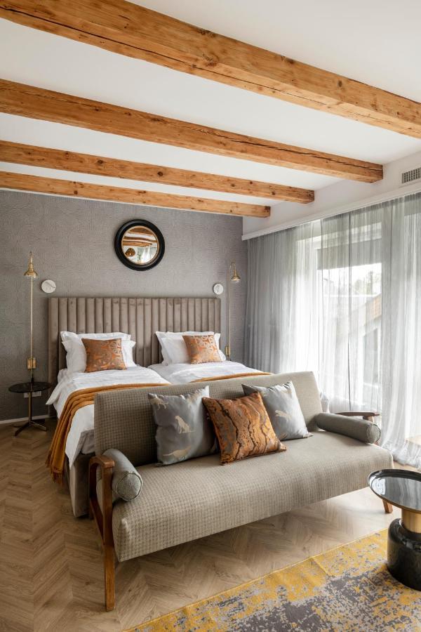 Suite With Private Bathroom At Three Bedroom Interwar Villa Grabyte With Daily Spaces To Share By Pine Forest On The Bank Of The River- 8Min By Car From Old Town Kaunas Eksteriør billede