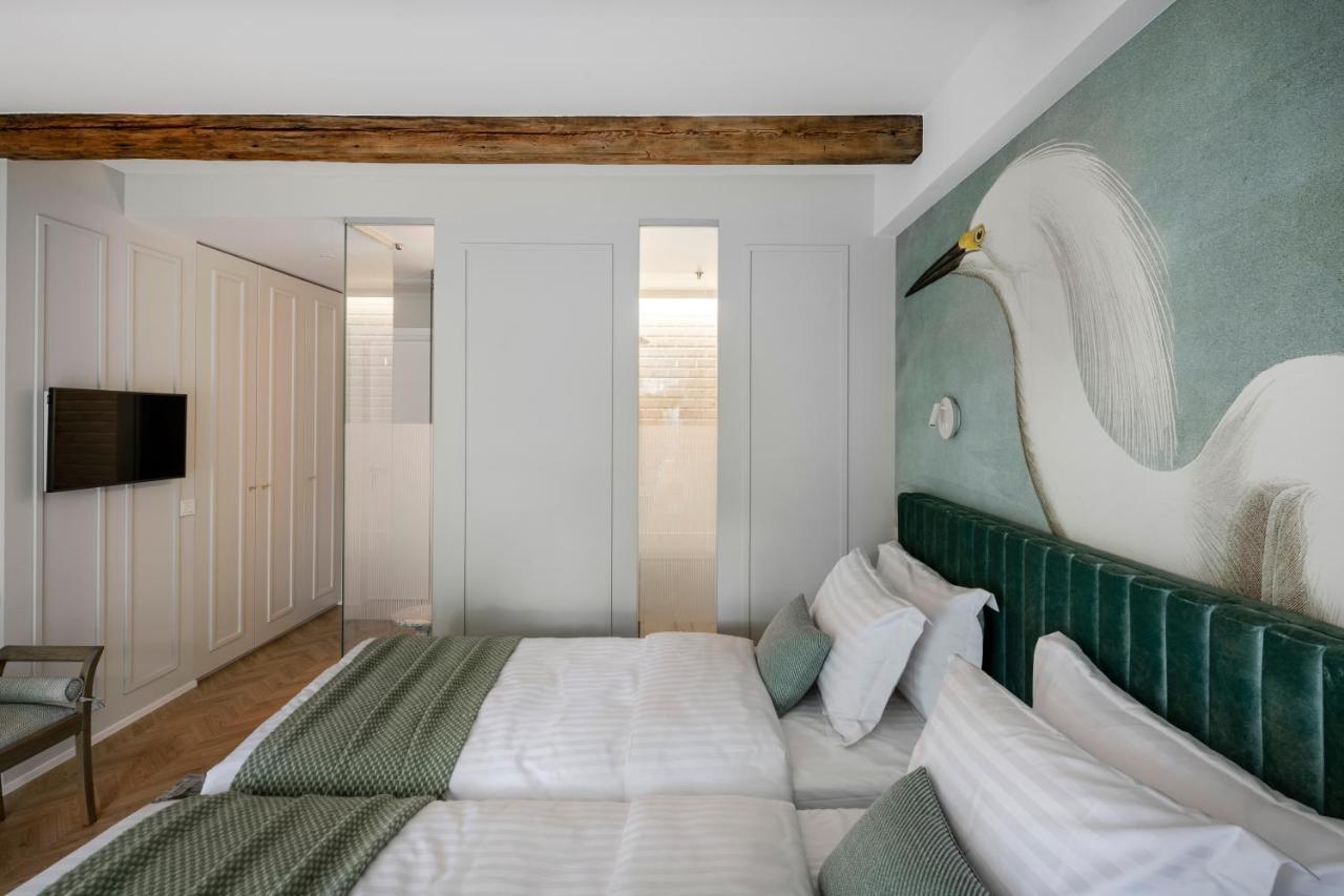 Suite With Private Bathroom At Three Bedroom Interwar Villa Grabyte With Daily Spaces To Share By Pine Forest On The Bank Of The River- 8Min By Car From Old Town Kaunas Eksteriør billede