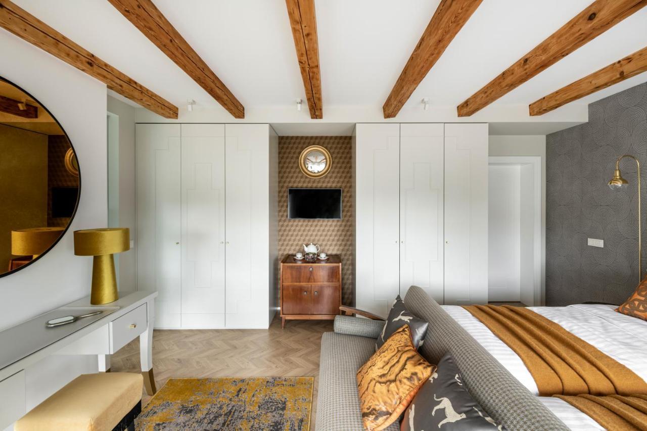 Suite With Private Bathroom At Three Bedroom Interwar Villa Grabyte With Daily Spaces To Share By Pine Forest On The Bank Of The River- 8Min By Car From Old Town Kaunas Eksteriør billede