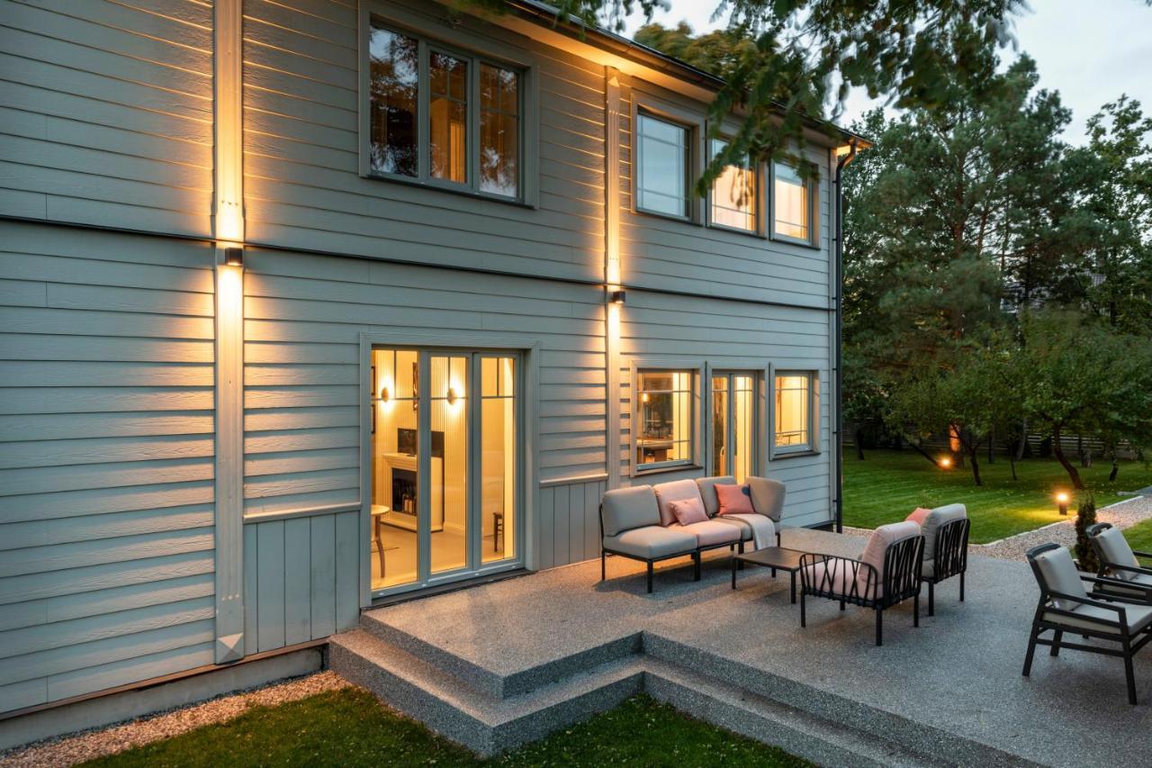 Suite With Private Bathroom At Three Bedroom Interwar Villa Grabyte With Daily Spaces To Share By Pine Forest On The Bank Of The River- 8Min By Car From Old Town Kaunas Eksteriør billede