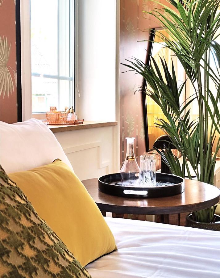 Suite With Private Bathroom At Three Bedroom Interwar Villa Grabyte With Daily Spaces To Share By Pine Forest On The Bank Of The River- 8Min By Car From Old Town Kaunas Eksteriør billede
