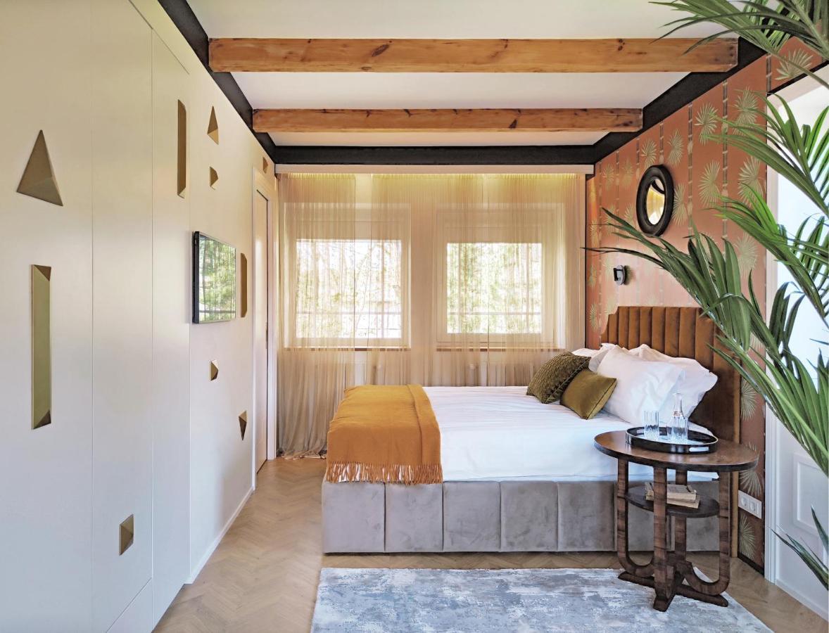Suite With Private Bathroom At Three Bedroom Interwar Villa Grabyte With Daily Spaces To Share By Pine Forest On The Bank Of The River- 8Min By Car From Old Town Kaunas Eksteriør billede
