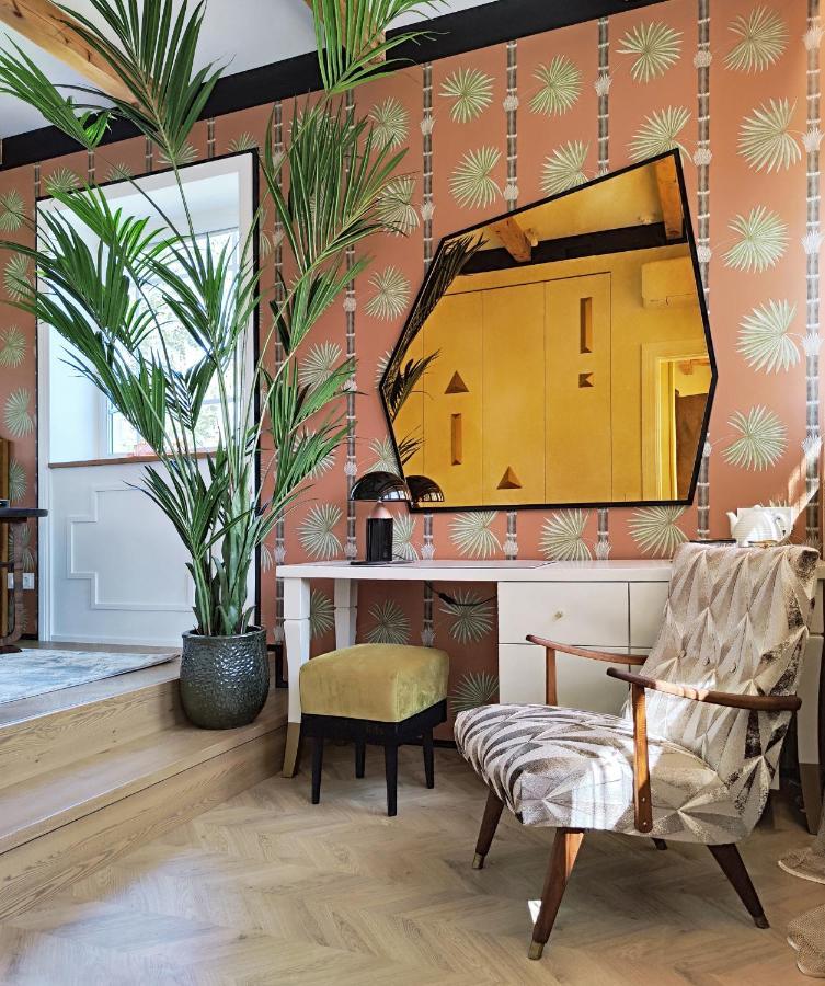 Suite With Private Bathroom At Three Bedroom Interwar Villa Grabyte With Daily Spaces To Share By Pine Forest On The Bank Of The River- 8Min By Car From Old Town Kaunas Eksteriør billede