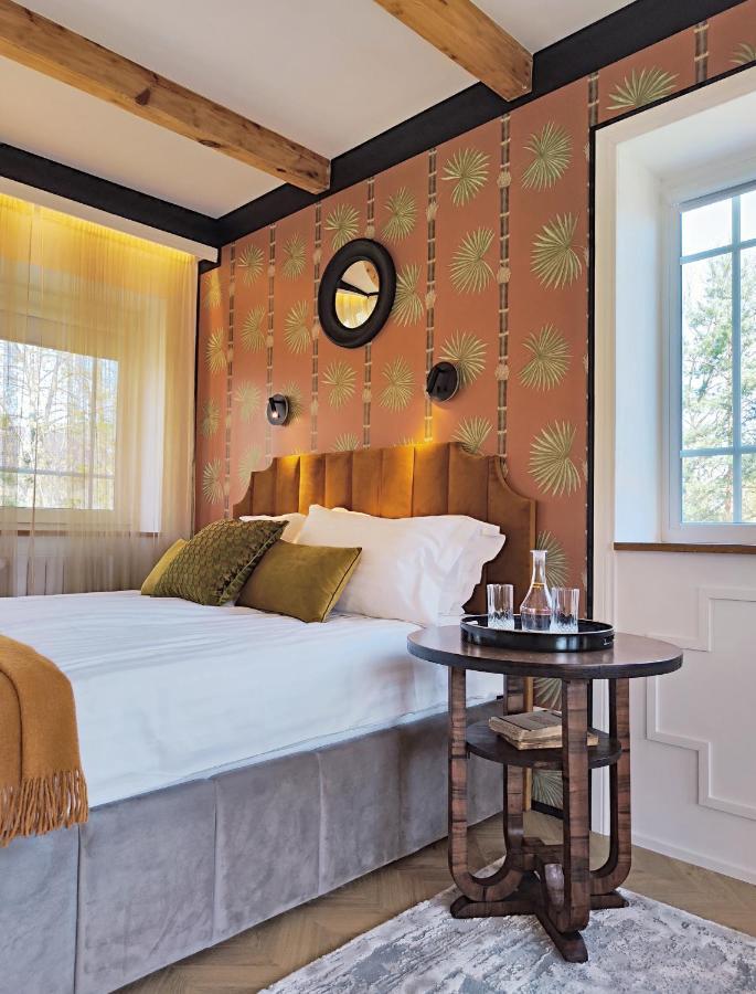 Suite With Private Bathroom At Three Bedroom Interwar Villa Grabyte With Daily Spaces To Share By Pine Forest On The Bank Of The River- 8Min By Car From Old Town Kaunas Eksteriør billede