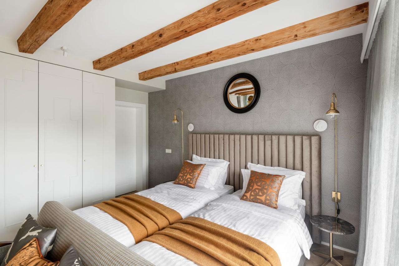 Suite With Private Bathroom At Three Bedroom Interwar Villa Grabyte With Daily Spaces To Share By Pine Forest On The Bank Of The River- 8Min By Car From Old Town Kaunas Eksteriør billede